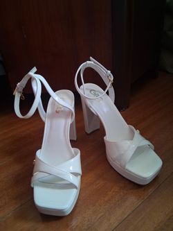 GBG Los Angeles White Platform High Heels size 7 1/2