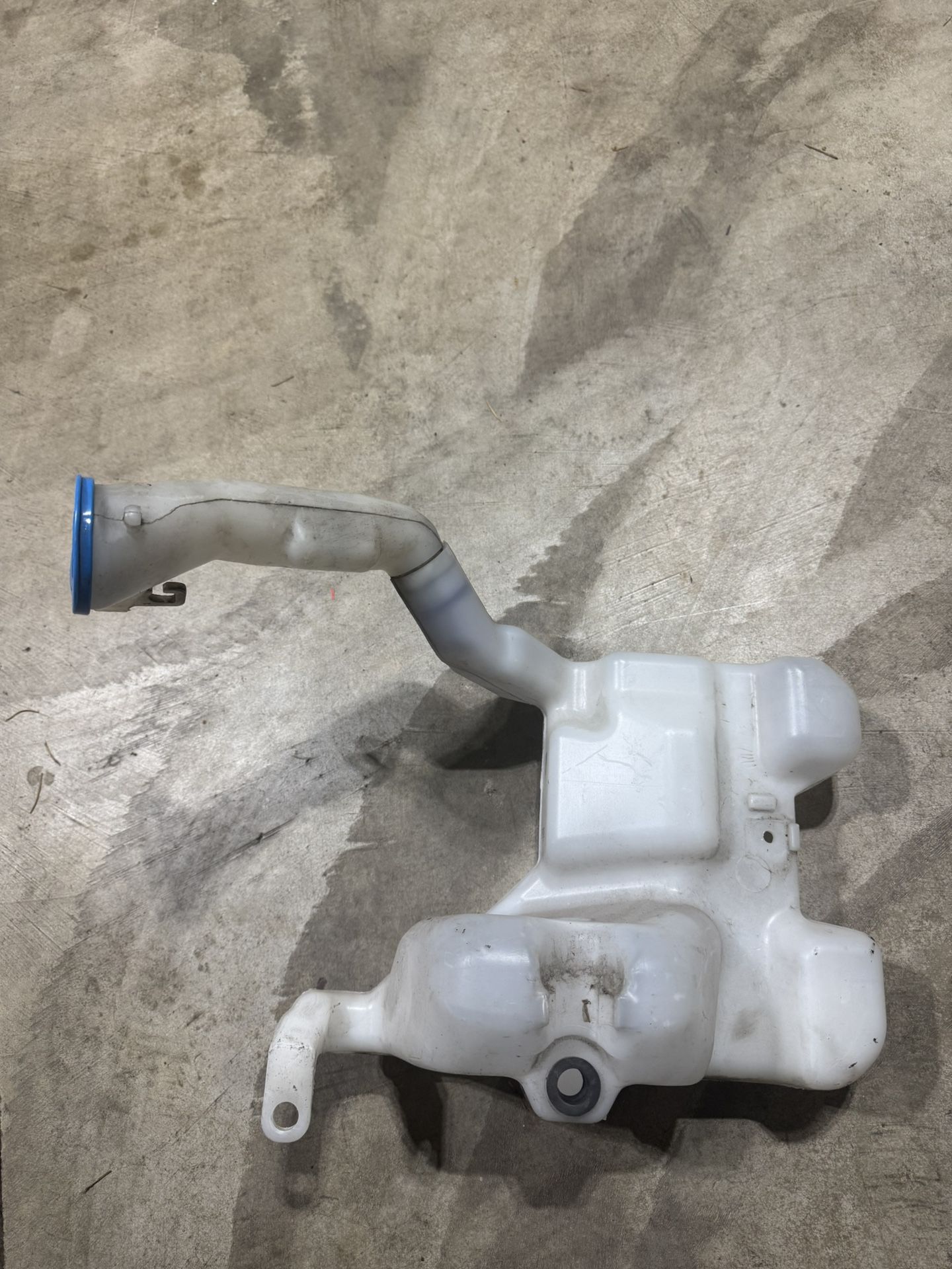 GENUINE 2010-2014 HONDA INSIGHT WINDSHIELD WASHER RESERVOIR BOTTLE