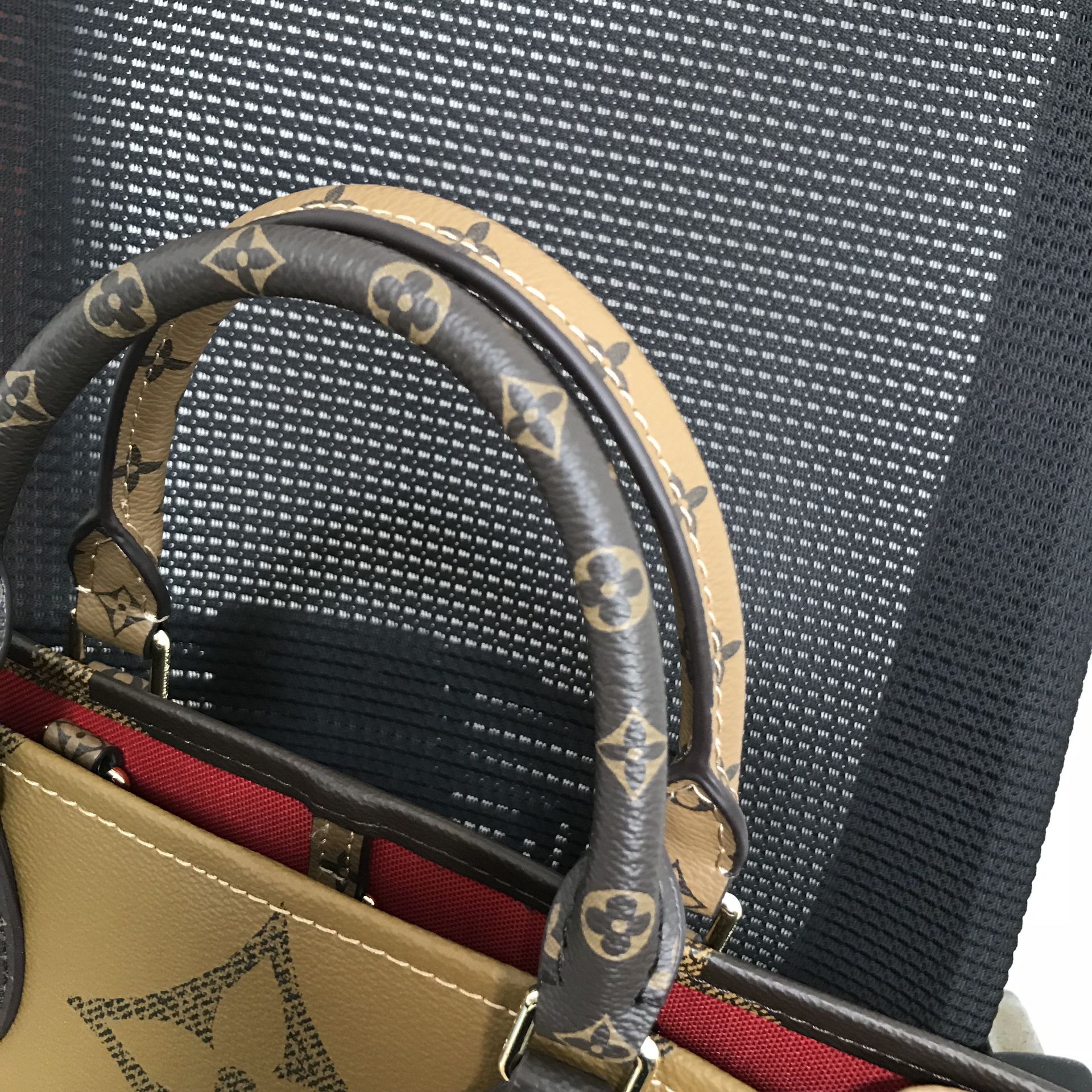 Authentic Louis Vuitton Monogram canvas single handle women's shoulder bag  tote for Sale in Madisonville, KY - OfferUp