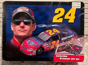Jeff Gordon 2005 DuPont 24 NASCAR Collectible Ornament Gift Set in Tin