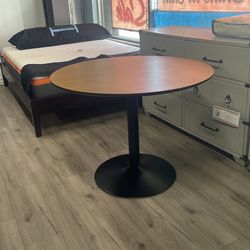 New Open box dining room table 42.5 inches diameter