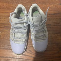 Jordan 11 Pure Violet
