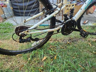 Mongoose Dolce 2.1 Mountain Bike