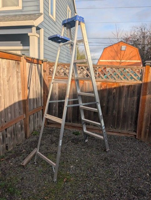 Louisville 8-ft Ladder **CLEAN**