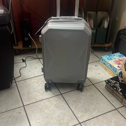 20 Inches Carry On (small) Travelers Luggage 