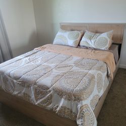 Queen Size Bedframe 