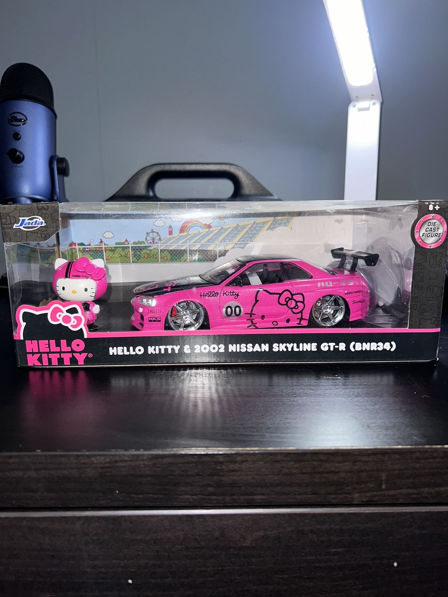 Hello Kitty Edition Nissan Skyline R34 1:24 Scale Model Car Brand New In Box
