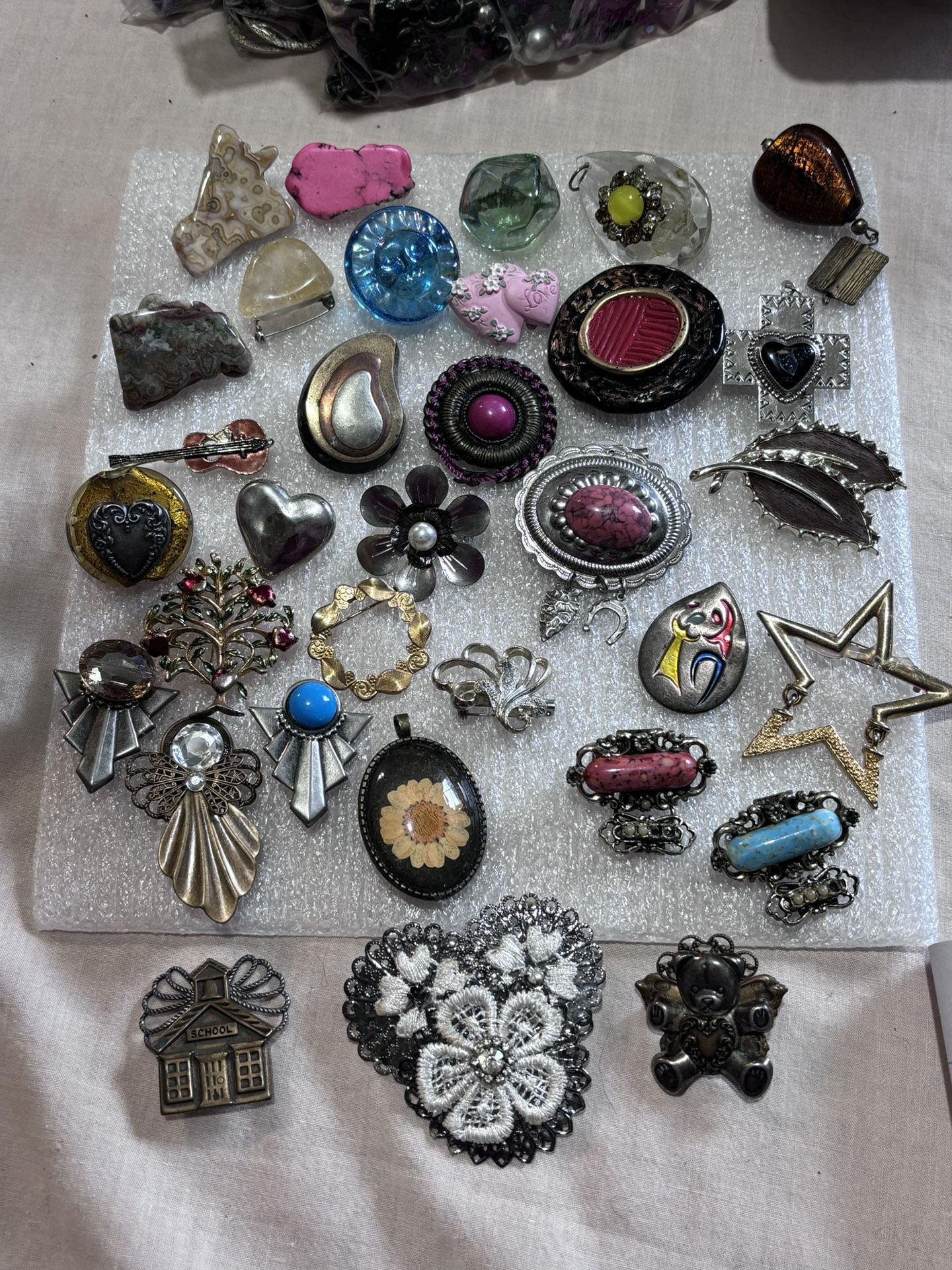 A Bundle Of Broaches Mixed Lot 