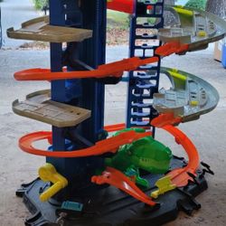 HOT WHEELS ULTIMATE GARAGE