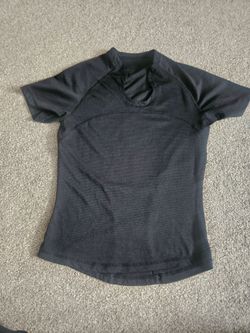 Womens Size 4 Lululemon shirt