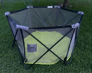 Summer Pop ‘n Play Portable Play Yard Lightweight Play Pen Indoor/Outdoor