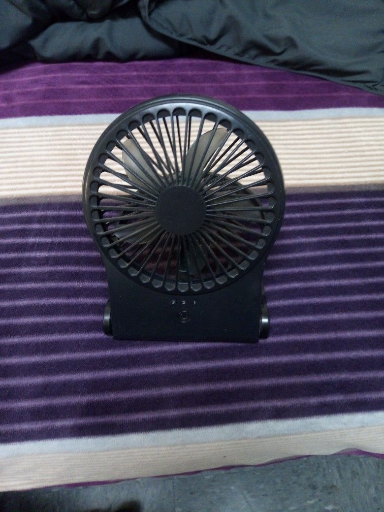Mini Battery-Powered Desktop Fan