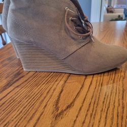 Womens 12 Arizona Lawrence Truffles taupe wedge heel anklet boots brand new