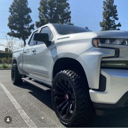 Rims And Tires 33x12.50R/22LT