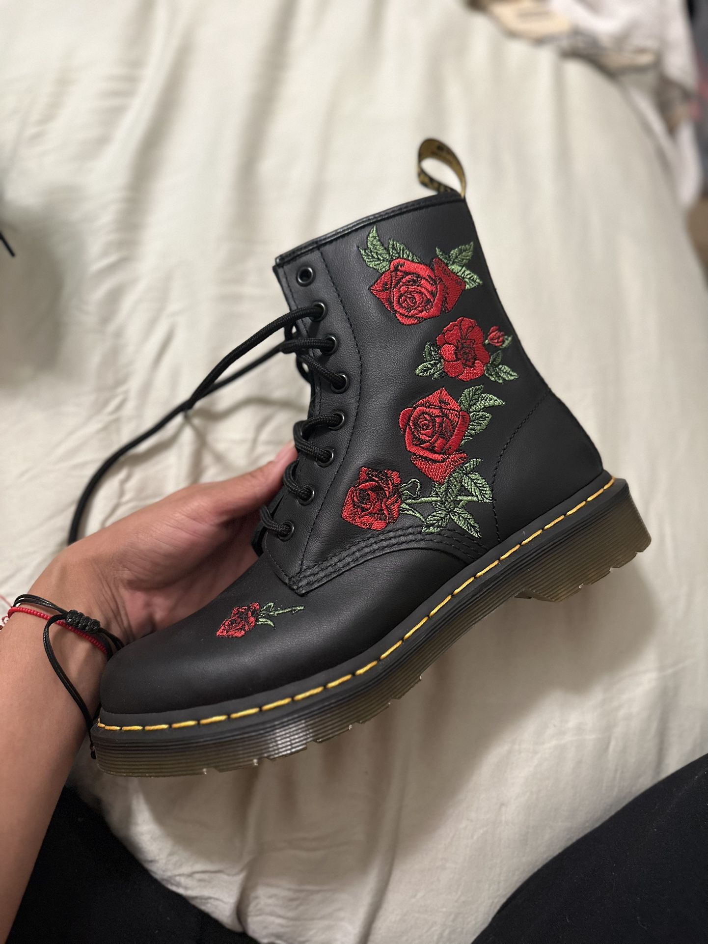 Dr Marten’s Rose Size 8 New!