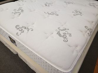 QUEEN MATTRESS SET/ CAMAS DE VENTA