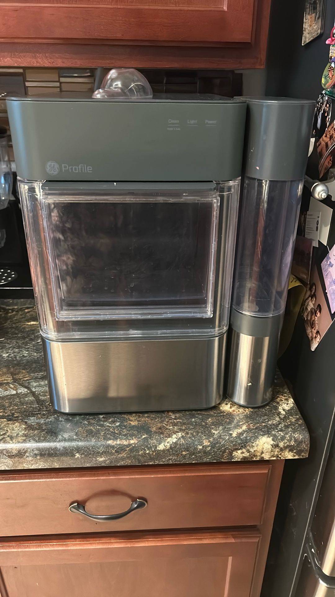 ICE MAKER !! Very Good Condition $160 ( Retail Price $600)