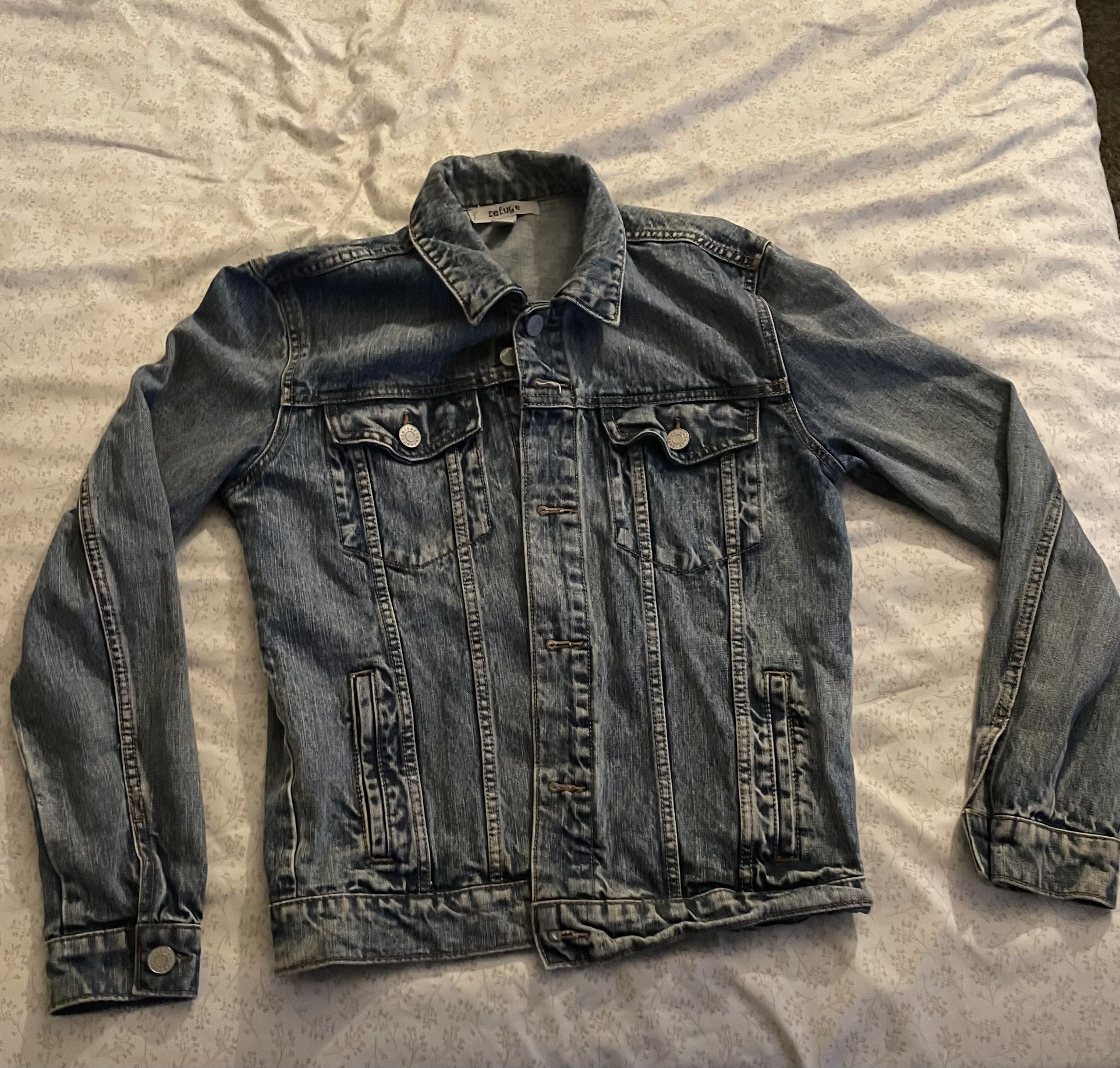 Woman’s Jean Jacket Color:blue Size: Small