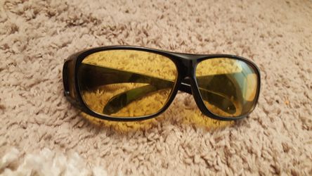 Sunglasses that goes over regular glasses