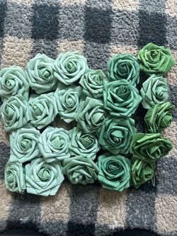 23 green ombré artificial foam roses with stems