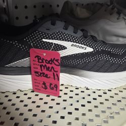 Mens New Brooks Size 11