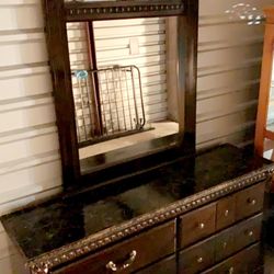 Dresser With Mirror