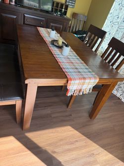 Kitchen table w/bench and 4 chairs