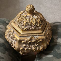Table Statue