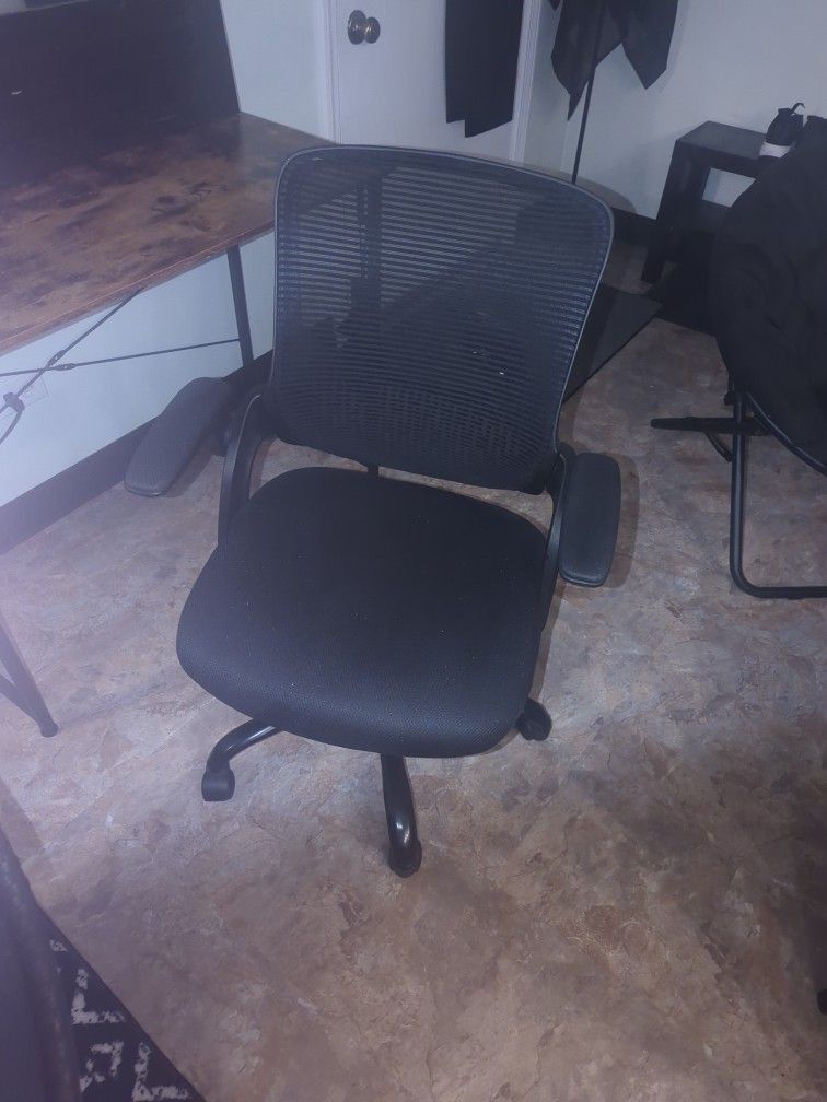 Black Swivel Adjustable Office Chair - Great Condition!