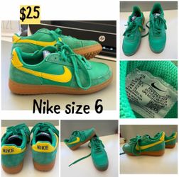 💚 Women’s Nike Sneakers – Size 6 💚 Only $25!