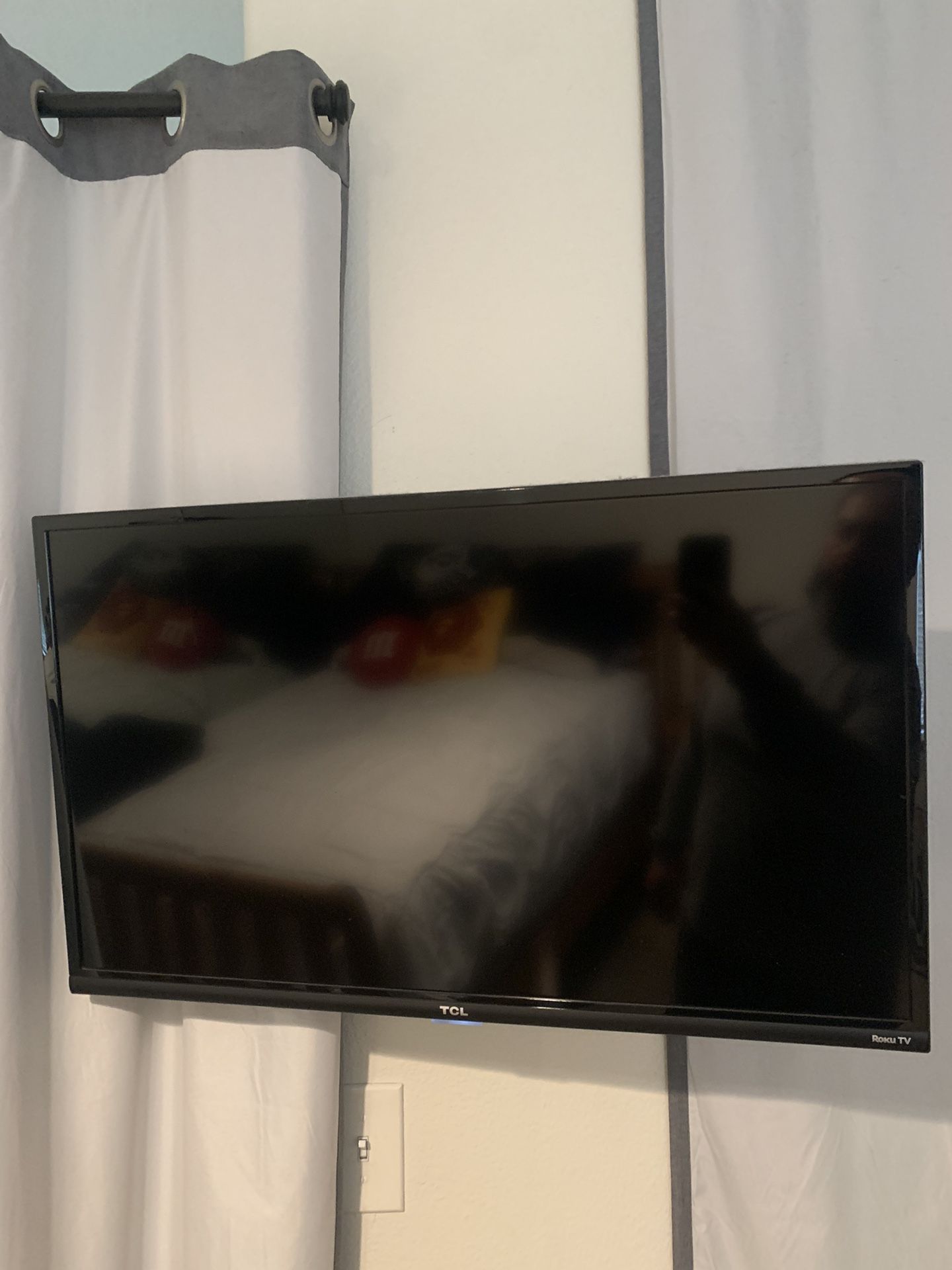 TCL smart TV 32”