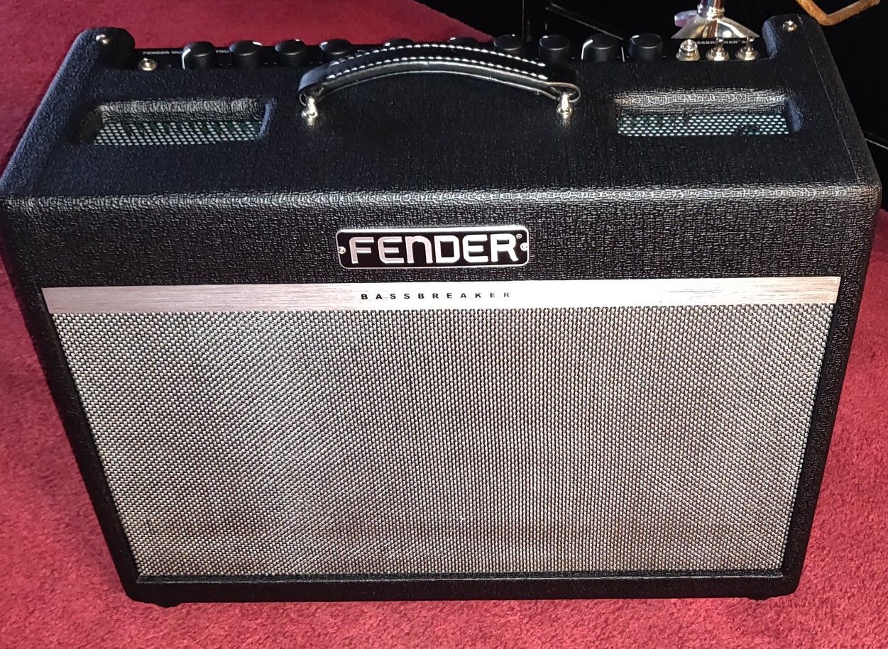 Fender BassBreaker 30r Guitar Amp and Cover