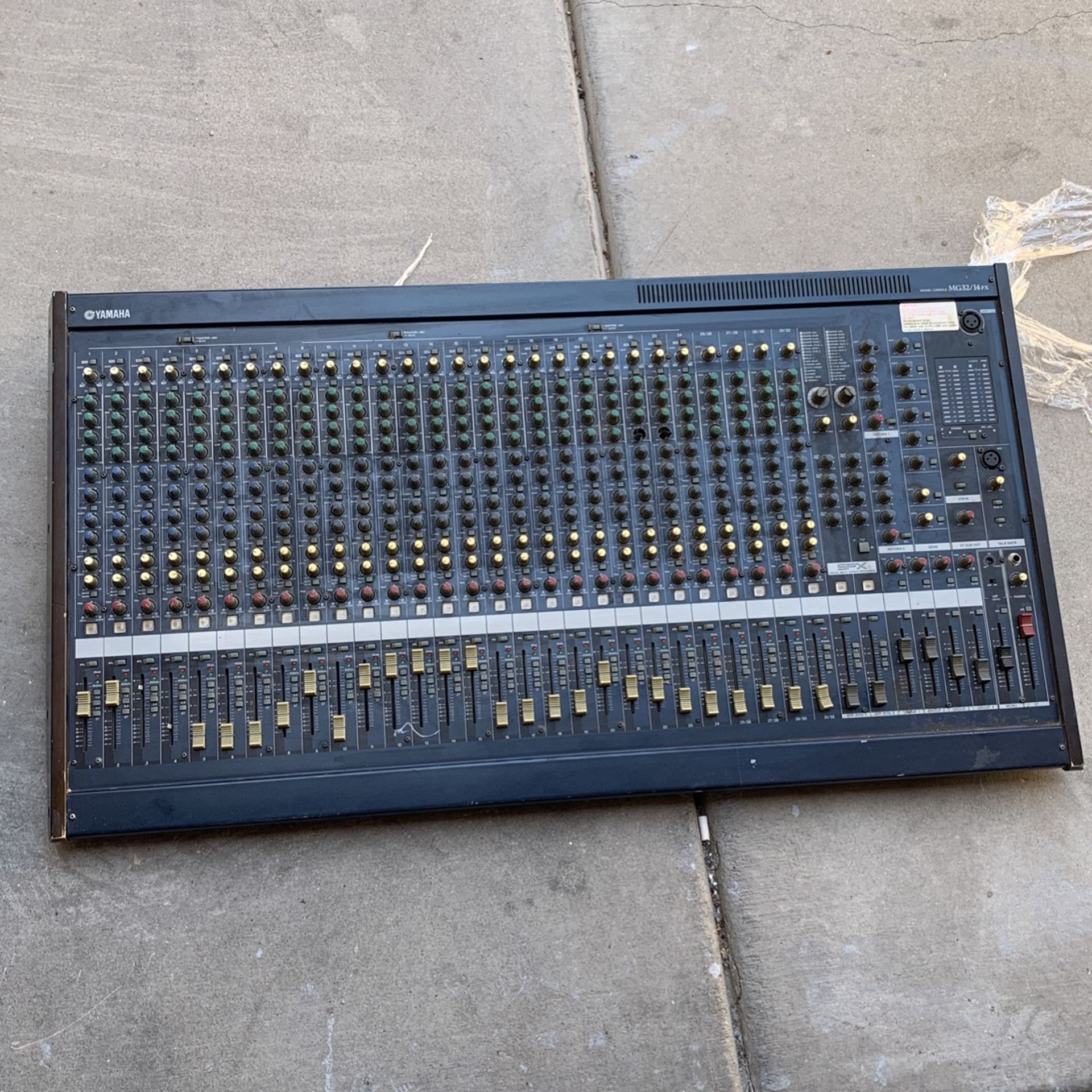 Yamaha Mg32/14fx Mixing Console