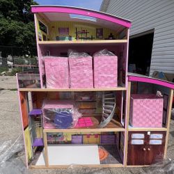 Doll House/ Storage 