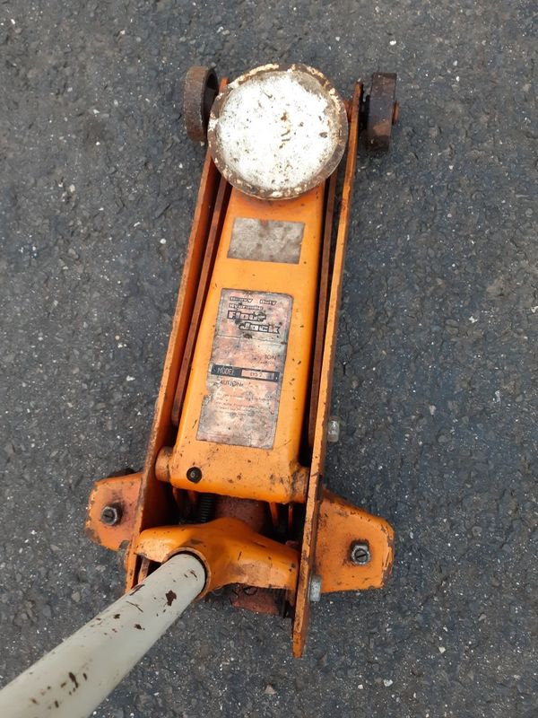 Automotive Heavy Duty Hydraulic 2 1 4 Ton Floor Jack Lift For Sale In automotive-heavy-duty-hydraulic-2-1-4-ton-floor-jack-lift-for-sale-in