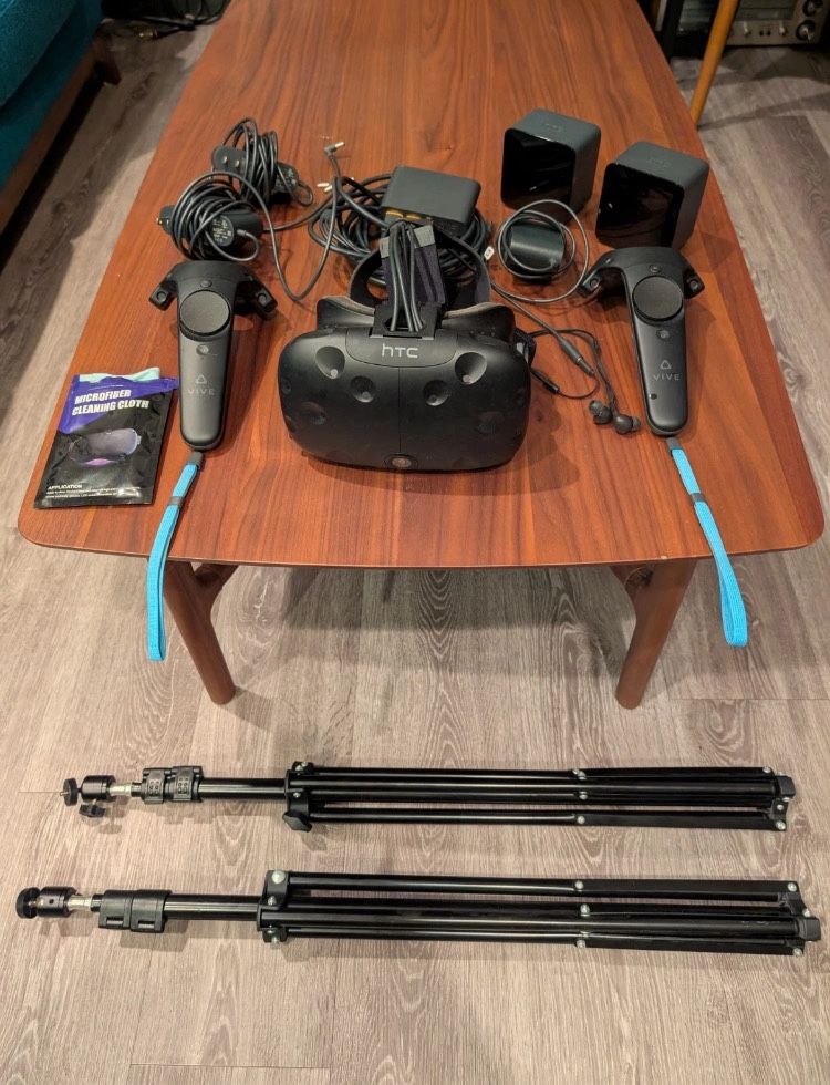 HTC Vive VR Complete Kit With Tripod Stands