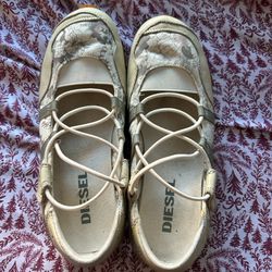 Diesel Maudy Jane Flats In White Floral