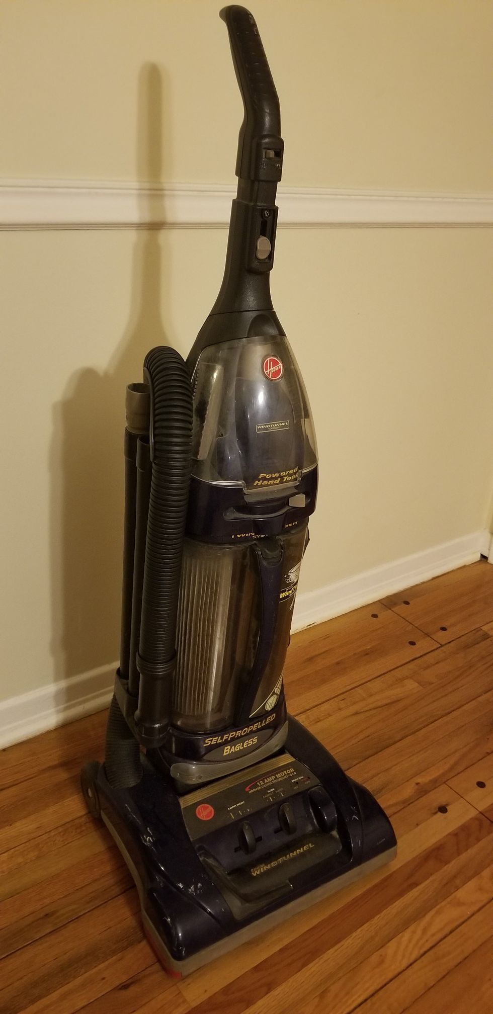 Hoover WindTunnel vacuum