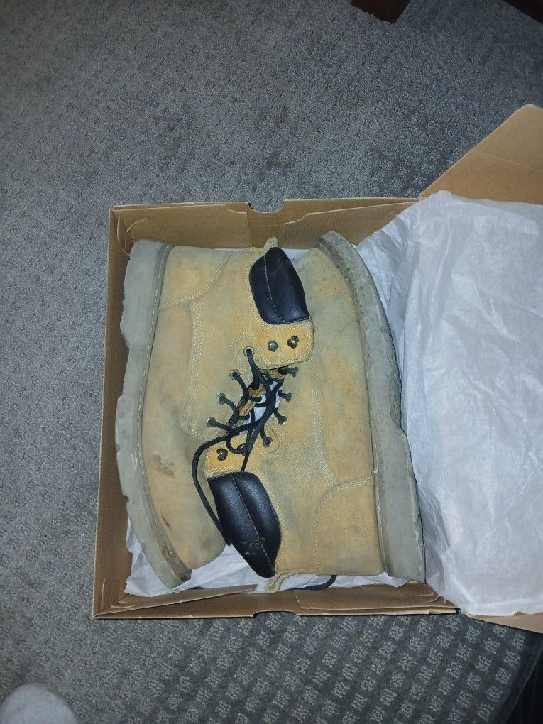 Steel Toe Boots Size 14. Only $10 (Cones In Box)