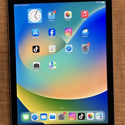 Apple iPad Pro 1st Gen 9.7” WiFi