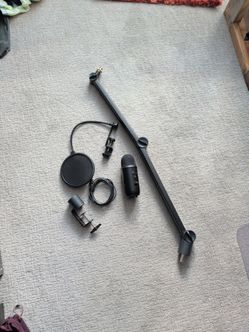 Yeti Podcaster Mic and Stand