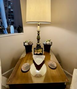 Set of 2 Vintage Brass and Brass-Finished Metal Table Lamps, Traditional Hollywood Regency Style.