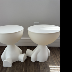 Set of 2 side tables