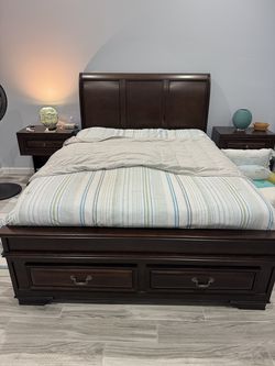 Queen Sleigh Bedroom Set with Storage