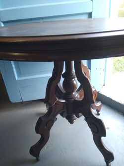 Mahagany end ovel table