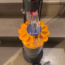 Vacuum Cleaner-Dyson