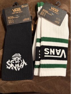 Two pairs men’s Vans crew socks 9.5-13 nwt