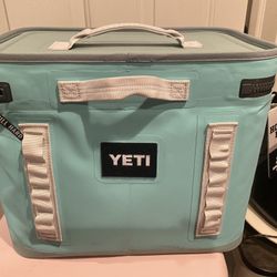 New, YETI Hopper Flip 8 Portable Soft Cooler Aquifer Blue 