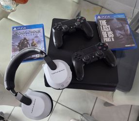 PLAYSTATION 4 BUNDLE/ 2 MANDOS / HEATSET WIRELESS Y 2 JUEGOS A ELEGIR