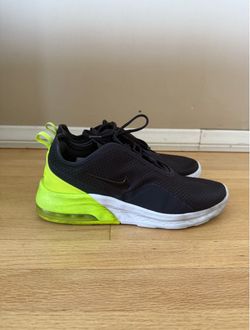 Nike Air Max Motion 2 Oil Grey Volt Size 10